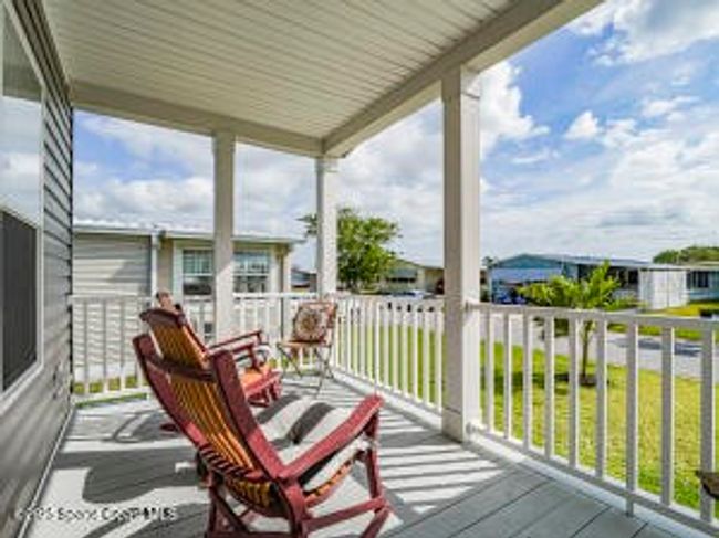 623 Hyacinth Cir, House other with 3 bedrooms, 2 bathrooms and null parking in Barefoot Bay FL | Image 7
