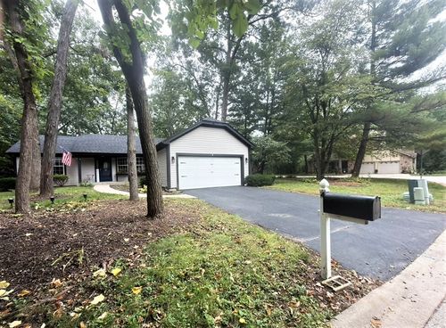4 Dartmouth Ct, Streamwood, IL, 60107-2179 | Card Image