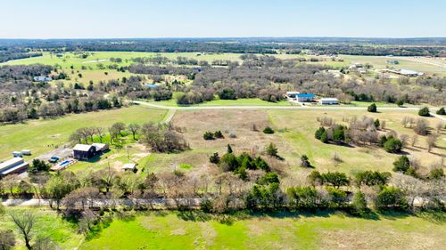 335 Country Rd, Whitesboro, TX, 76273 | Card Image