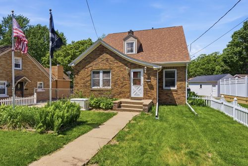 2031 12th St, East Moline, IL, 61244-2212 | Card Image