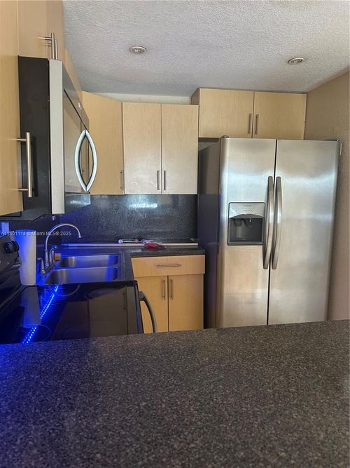 apt-407-6095 19th Ave, Hialeah, FL, 33012-6072 | Card Image