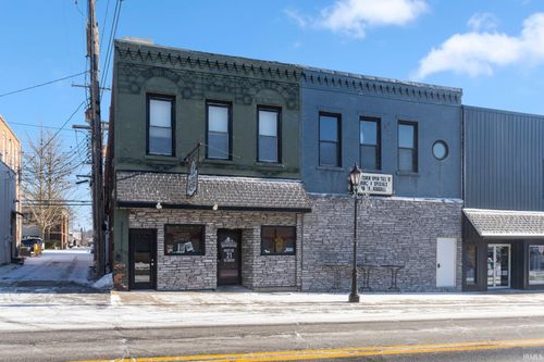 704 N Huntington St, Syracuse, IN, 46567-1114 | Card Image