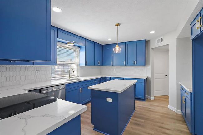 334 Admiral Cir, House other with 4 bedrooms, 3 bathrooms and 3 parking in Tiki Island TX | Image 9
