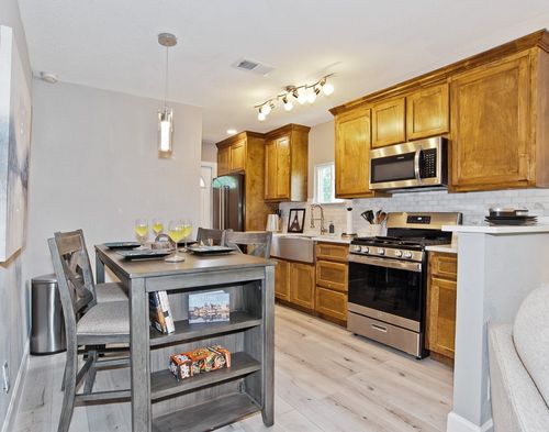 1810 Shaw St, Dallas, TX, 75212-2535 | Card Image