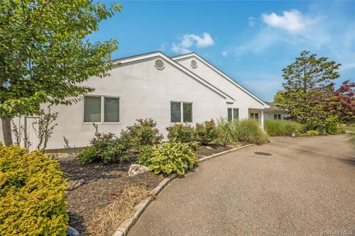 6 Twilight Ct, Huntingtn Sta, NY, 11747-3223 | Card Image