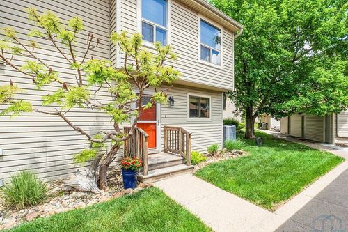 2904 S Cedar St, Sioux City, IA, 51106-4246 | Card Image