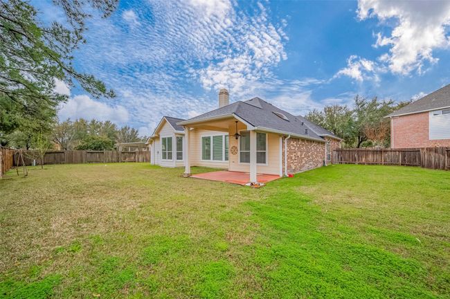 Extra large back yard | Image 48