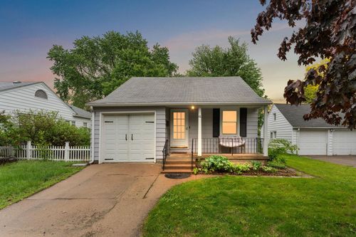 41 17th Ave N, Hopkins, MN, 55343-7420 | Card Image