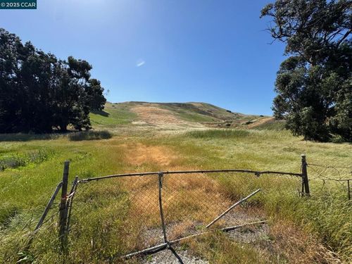 1575 Lopes Rd, Benicia, CA, 94510 | Card Image