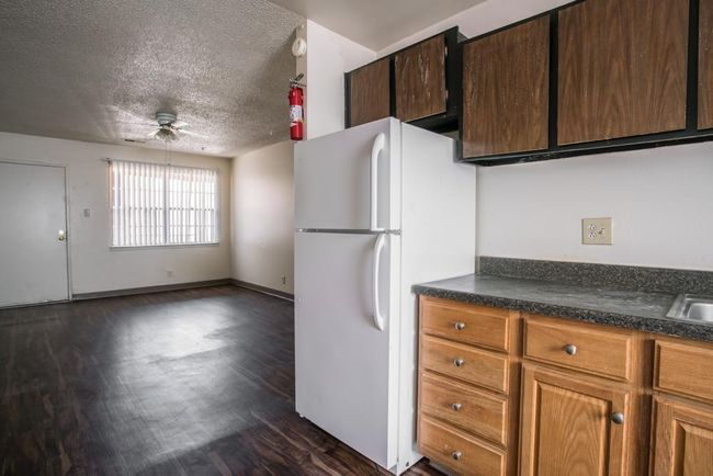UNIT-13 - 419 Vassar Drive Se, Home with 2 bedrooms, 1 bathrooms and null parking in Albuquerque NM | Image 5
