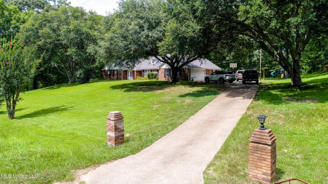 211 Traceway driveway | Image 16