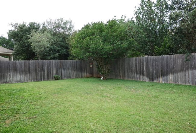 View of yard at the back | Image 37