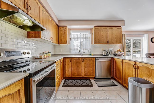 164 Dixon Dr, House other with 4 bedrooms, 3 bathrooms and 2 parking in Milton ON | Image 16