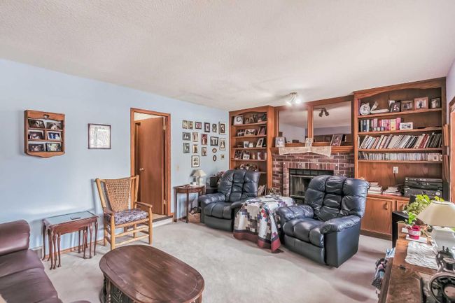 109 Hawkhill Road Nw, Home with 3 bedrooms, 3 bathrooms and 4 parking in Calgary AB | Image 15
