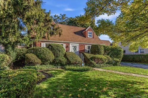 371 Charles St, West Hempstead, NY, 11552-3201 | Card Image