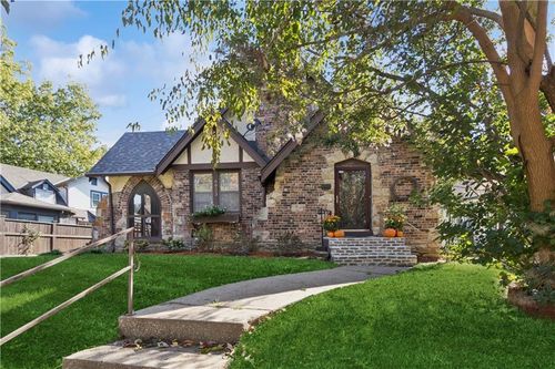 6823 Rockhill Rd, Kansas City, MO, 64113-2445 | Card Image