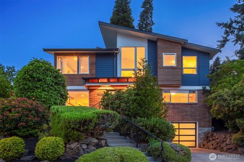 7503 32nd Ave Ne, Seattle, WA, 98115-4703 | Card Image