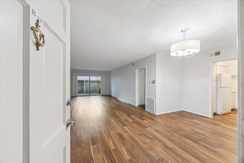 apt-b12-2700 Bellefontaine St, Houston, TX, 77025-1665 | Card Image