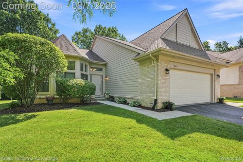 5325 Simpson Lake Rd, West Bloomfield, MI, 48323-3442 | Card Image