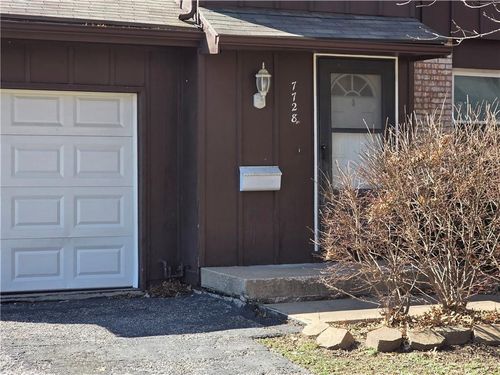 7728 Kessler Ln, Overland Park, KS, 66204-2523 | Card Image