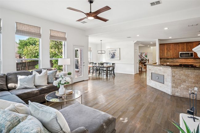 Open floorplan great for entertaining. | Image 8