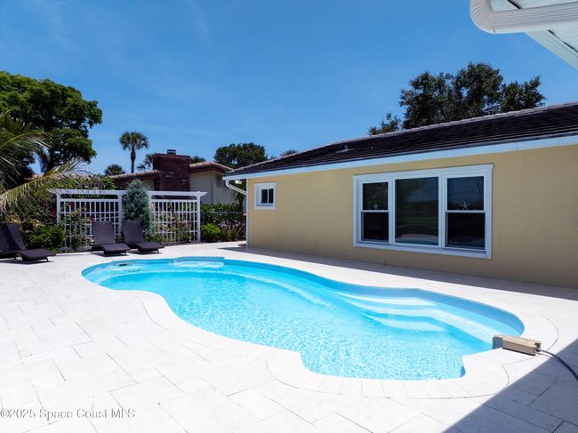211 Jamaica Dr, House other with 3 bedrooms, 3 bathrooms and null parking in Cocoa Beach FL | Image 4