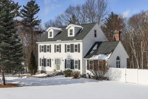 4 Faye Ln, Londonderry, NH, 03053-2877 | Card Image