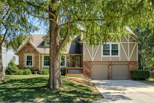 3951 Sw Batten Dr, Lee's Summit, MO, 64082-4746 | Card Image