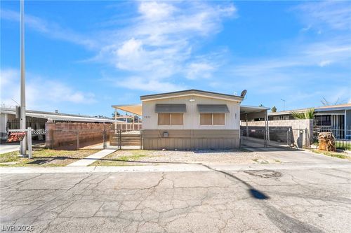 3809 Pecan Ln, Las Vegas, NV, 89115-7348 | Card Image