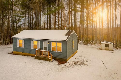 3867 Longview Dr, Kenbridge, VA, 23944-2701 | Card Image