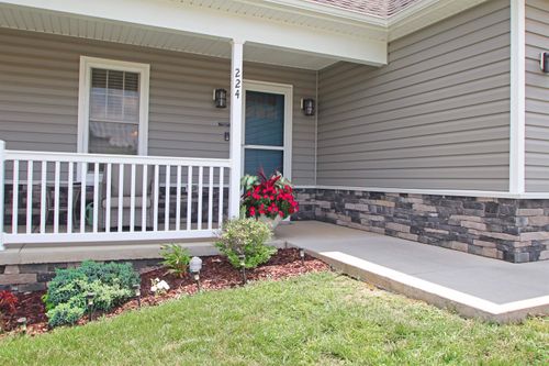 224 Spring Run Ln, WAYNESBORO, VA, 22980-9650 | Card Image