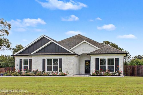 19069 Harrington Cir, Biloxi, MS, 39532-4569 | Card Image