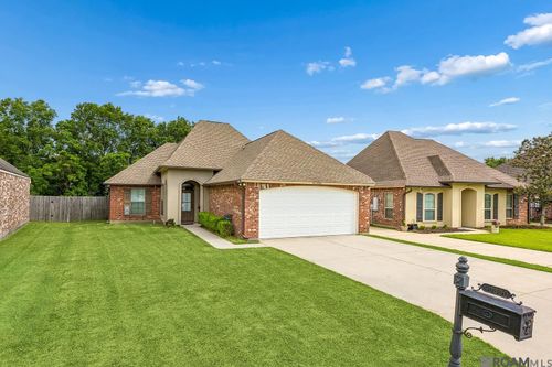 40300 Creek Bend Dr, Gonzales, LA, 70737 | Card Image