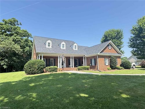 2553 Country Club Rd, Yadkinville, NC, 27055-5125 | Card Image