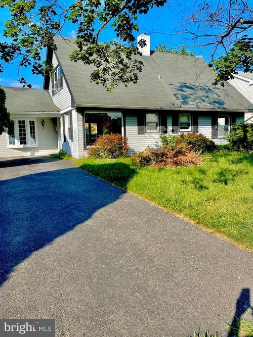 46 Beaverdale Ln, Willingboro, NJ, 08046-1612 | Card Image