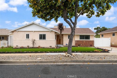 10525 S 4th Ave, Inglewood, CA, 90303-1605 | Card Image