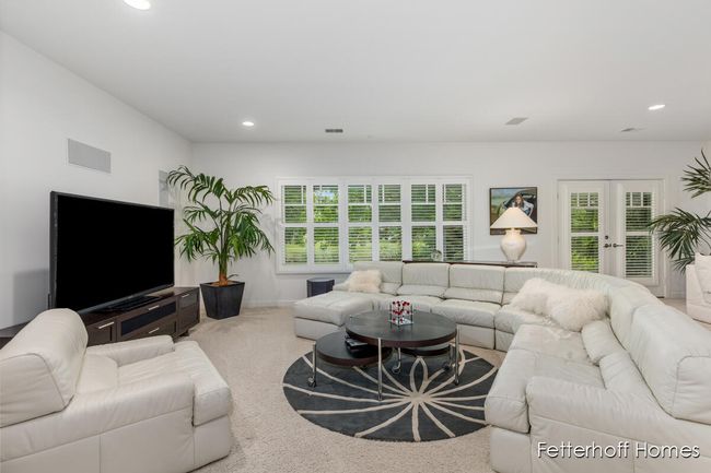 Family Room | Image 25