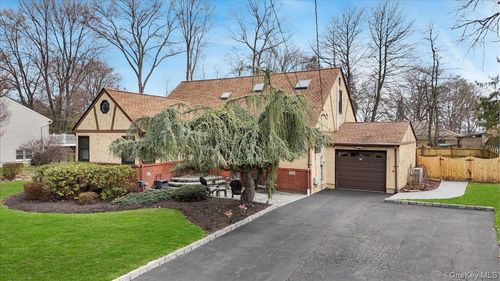 26 Edsall Ave, Nanuet, NY, 10954-2503 | Card Image