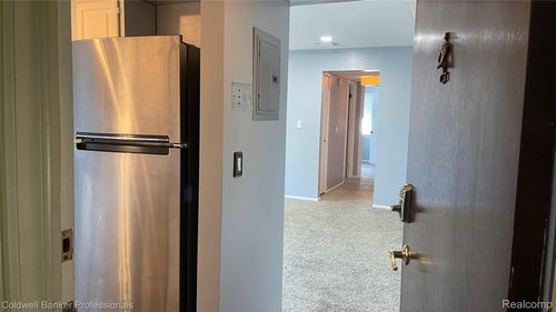 530 Riviera Dr, Saint Clair Shores, MI, 48080-3017 | Card Image