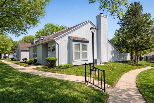 12201 W 79th Ter, Lenexa, KS, 66215-2706 | Card Image