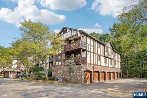 2612 Hemingway Ln, Mahwah, NJ, 07430-2334 | Card Image