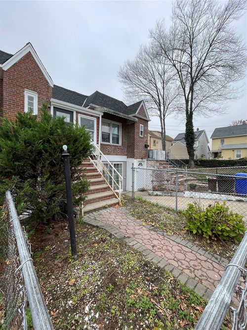 114 196th St, Saint Albans, NY, 11412-2716 | Card Image
