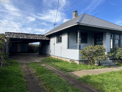 2260 Meade St, North Bend, OR, 97459-3347 | Card Image