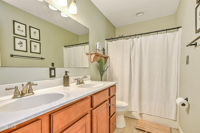 517 W Glade St, House other with 3 bedrooms, 3 bathrooms and null parking in Glade Spring VA | Image 26