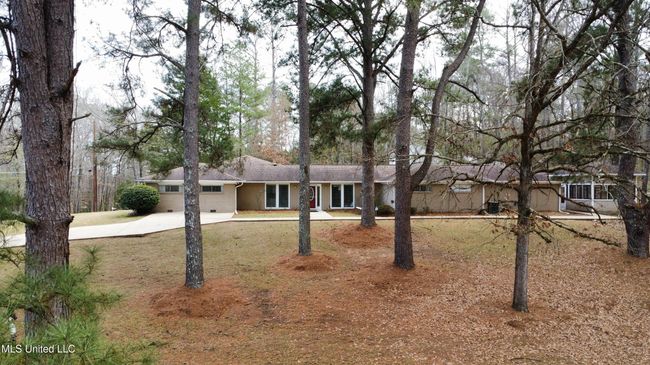 Front of home | Image 4