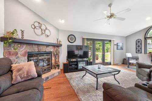 1300 Hidden Fields Dr, West Bend, WI, 53095-4569 | Card Image
