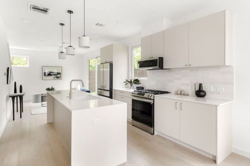 2-3209 Dolphin Dr, Austin, TX, 78704-6026 | Card Image