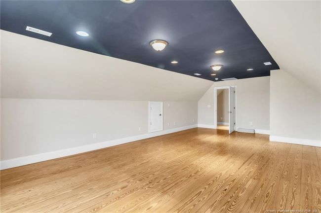 Huge upstairs room with closet | Image 40
