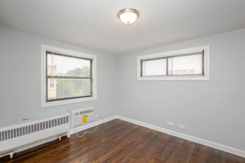 g2-6807 N Ridge Boulevard, Chicago, IL, 60645 | Card Image