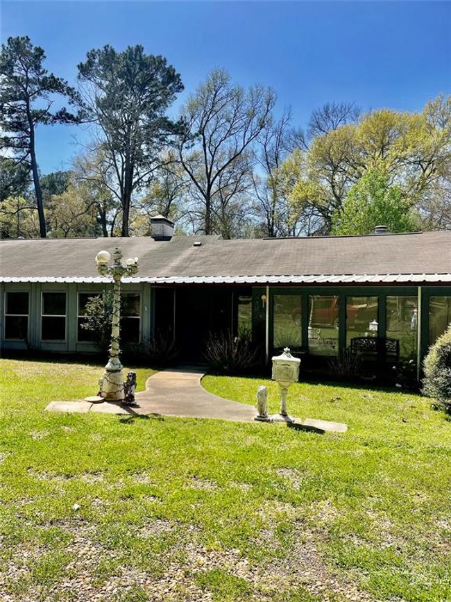 404 N Grace St, House other with 4 bedrooms, 3 bathrooms and 2 parking in Crockett TX | Image 6